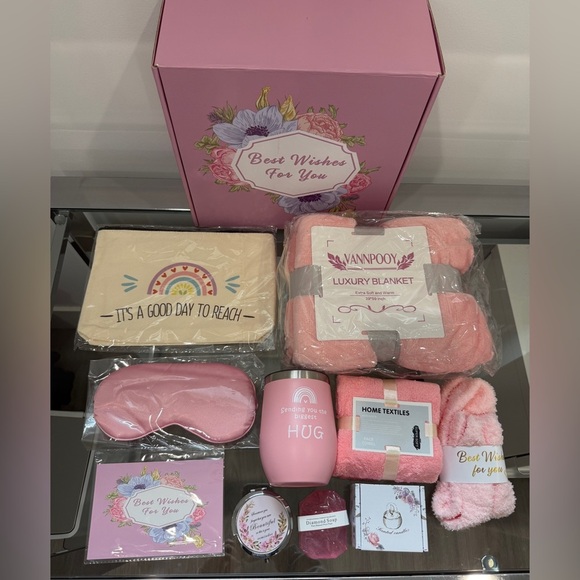 Gift Box with Blanket, Candle, Eye Mask, Socks, Mirror, Face Towel... - Picture 2 of 4